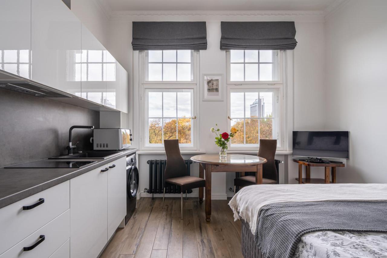 Library House "Bibliotekas Nams" - Apartment With Park View รีกา ภายนอก รูปภาพ
