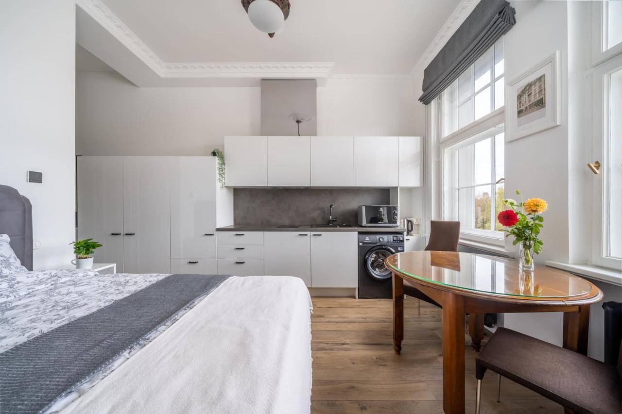 Library House "Bibliotekas Nams" - Apartment With Park View รีกา ภายนอก รูปภาพ