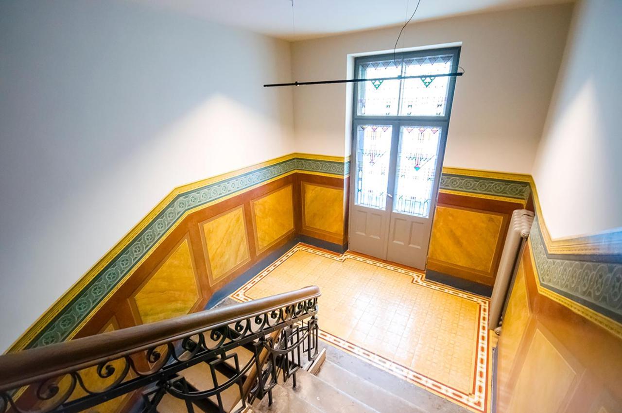 Library House "Bibliotekas Nams" - Apartment With Park View รีกา ภายนอก รูปภาพ